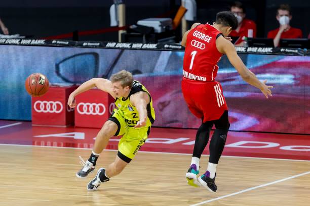 前顺利亮相 前顺利亮相