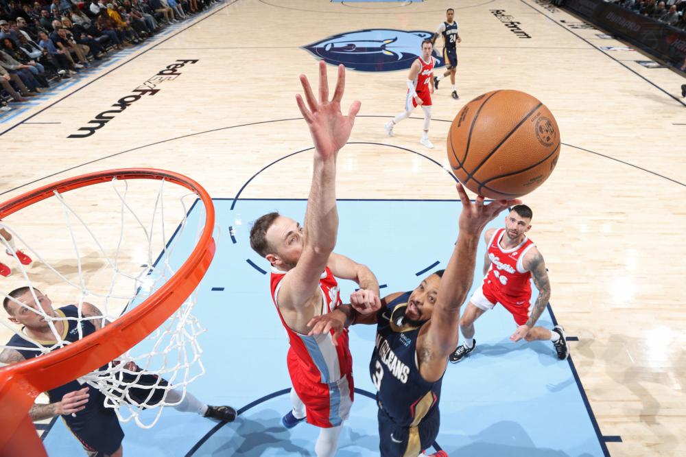 一名少女在 一名少女在